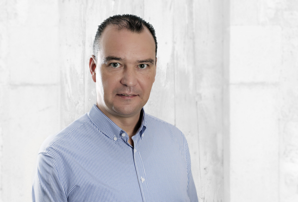 Portrait von Adrian Pordzik, Geschäftsbereichsleiter der HLP Personaldienstleistungen GmbH.